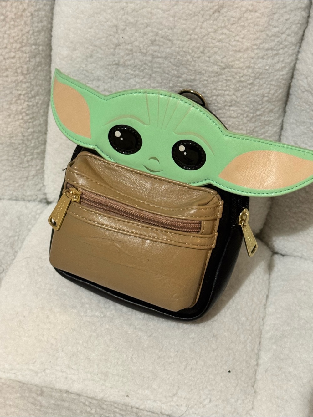 LOUNGEFLY Disney Star Wars BABY YODA Wristlet Belt Bag Mandalorian Grogu - Picture 8 of 8